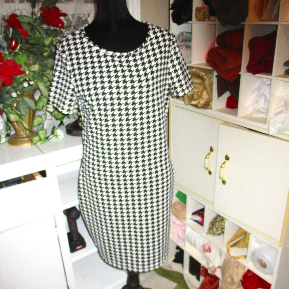 Cute houndstooth dress